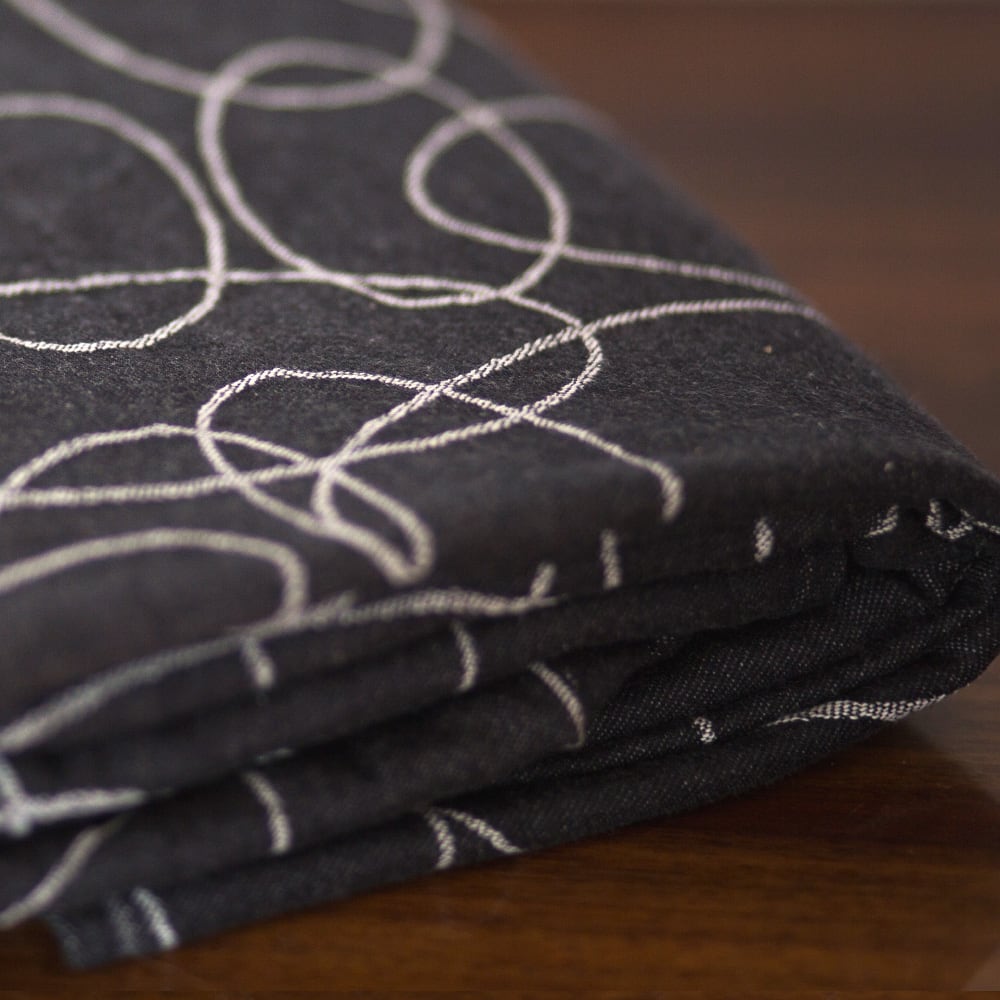 Babytragetuch Ellipsen schwarz-ecru, 2. Wahl Babytragetuch Ellipsen schwarz-ecru, 2. Wahl